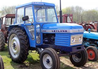 2WD traktori Leyland 262