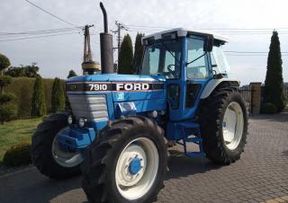 2WD traktori Ford-NH 7910