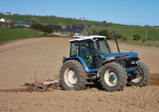 2WD traktori Ford-NH 8340