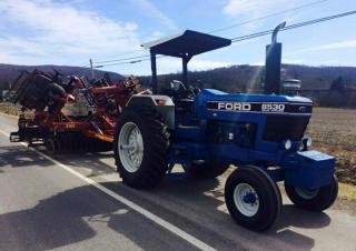 2WD traktori Ford-NH 8530