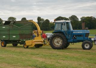 2WD traktori Ford-NH 8700