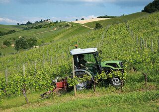 4WD traktori DEUTZ-FAHR 3050