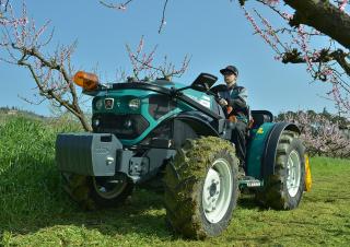 4WD traktori Arbos 4090 Q