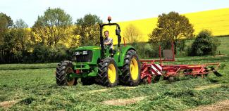 4WD traktori John Deere 5065E