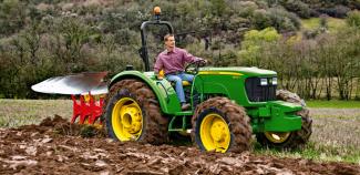 4WD traktori John Deere 5065E