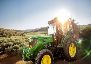 4WD traktori John Deere 5090GF
