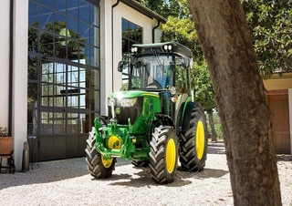 4WD traktori John Deere 5090GF
