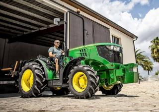 4WD traktori John Deere 5090GL