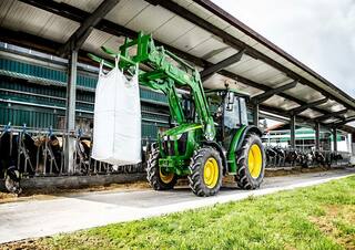 4WD traktori John Deere 5115M 