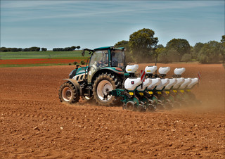 4WD traktori Arbos 5130