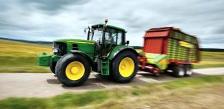 4WD traktori John Deere 6830