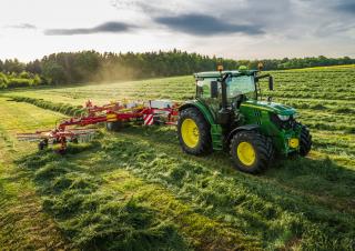 4WD traktori John Deere 6130R