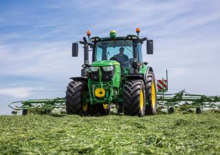 4WD traktori John Deere 6130R