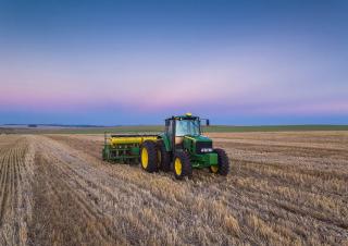 4WD traktori John Deere 6135J
