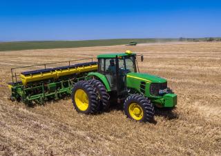 4WD traktori John Deere 6150J
