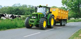 4WD traktori John Deere 6830