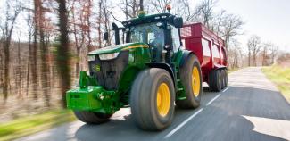 4WD traktori John Deere 7200 R
