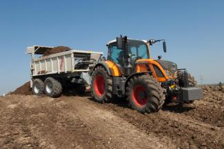 4WD traktori Fendt 724 Vario Power