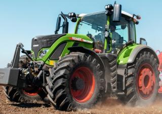 4WD traktori Fendt 724 Vario Power+ 