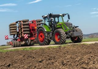 4WD traktori Fendt 724 Vario Power+ 