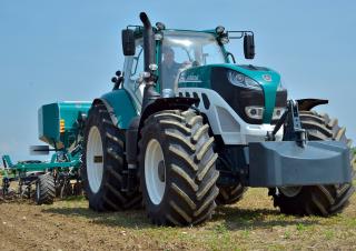 4WD traktori Arbos 7260