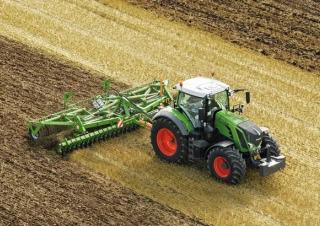 4WD traktori Fendt 826 Vario Profi+