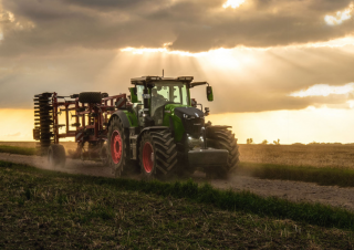 4WD traktori Fendt 832 Vario Power+ 