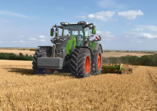 4WD traktori Fendt 832 Vario Power+ 