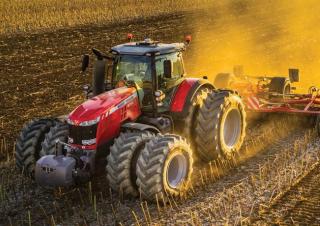 4WD traktori Massey Ferguson 8735	
