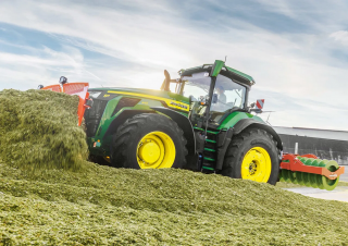 4WD traktori John Deere 8R 440  