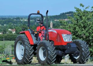 4WD traktori McCormick D-115 MAX STD