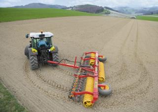 4WD traktori Claas Elios 240
