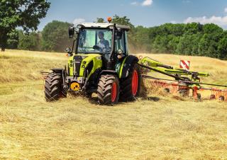 4WD traktori Claas Elios 330   