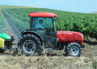 4WD traktori McCormick F90GE