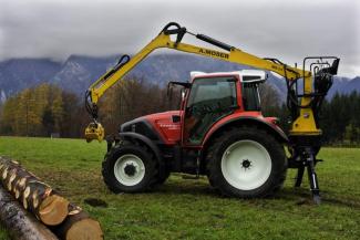 4WD traktori Lindner Geotrac 124