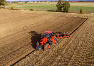 4WD traktori Kubota M7133 