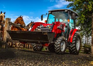 4WD traktori Massey Ferguson MF 1735 M HP 
