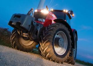 4WD traktori Massey Ferguson MF 8690 Dyna-VT