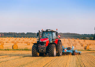 4WD traktori Massey Ferguson MF 8737 S 