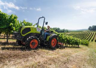 4WD traktori Claas Nexos 220 VE