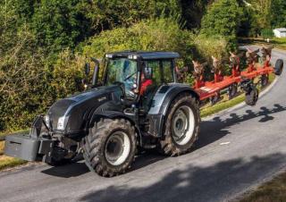 4WD traktori Valtra T 153