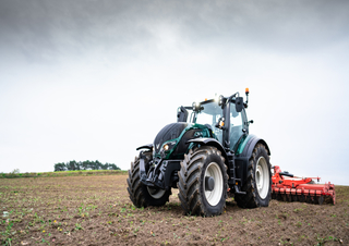 4WD traktori Valtra T174EA