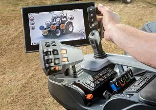 4WD traktori Valtra T214A