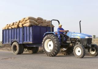 4WD traktori New Holland TT55