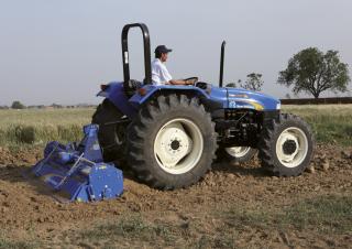 4WD traktori New Holland TT75