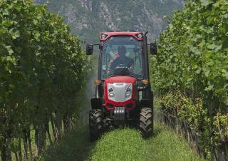 4WD traktori McCormick X4.40XL