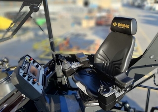 Asfaltni finišeri na gusjenicama Bomag BF 600 C 3 S 600