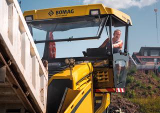 Asfaltni finišeri na gusjenicama Bomag BF 700 C 2 S 600