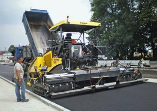 Asfaltni finišeri na gusjenicama Bomag BF 800 C 2 S 500