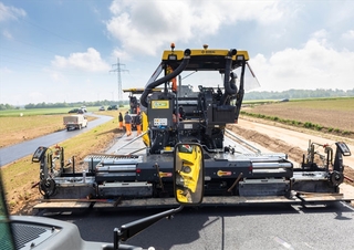 Asfaltni finišeri na gusjenicama Bomag BF 800 C 3 S 600